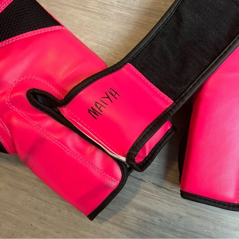 ❤️ 9Round Boxing Gloves and Wraps